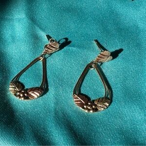 10K Black Hills Gold Tri Color Leaf Earrings Yellow Rose Gold